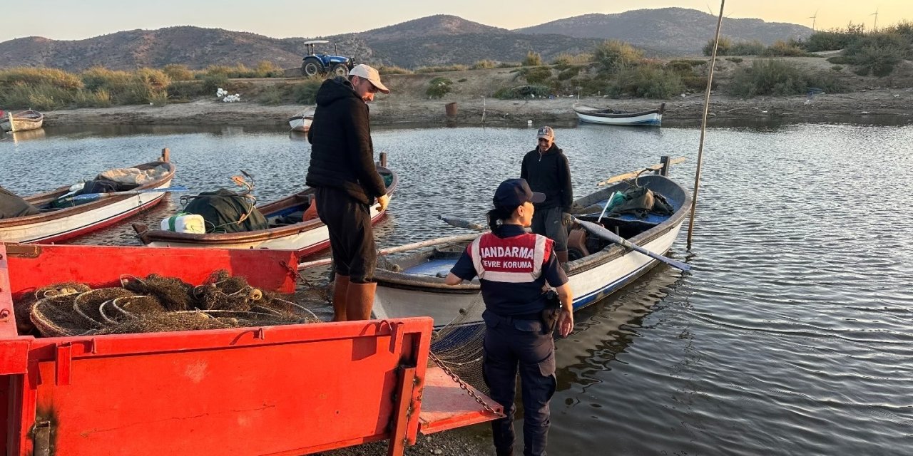 Jandarma ekipleri Bafa Gölü’nde yasadışı avcılığa geçit vermiyor