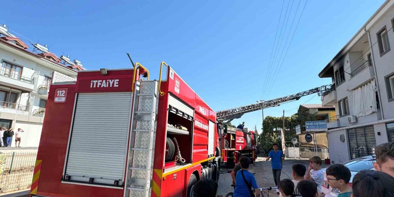 Fethiye’de çakmakla oyun yangın çıkardı