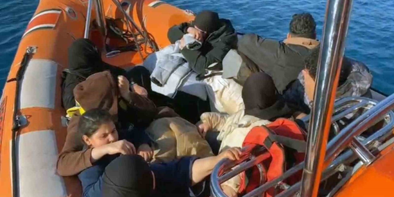 Fethiye Issız koyda 6’sı çocuk 56 düzensiz göçmen ve 2 göçmen kaçakçısı yakalandı