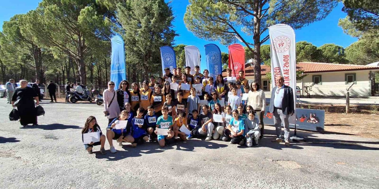 Ula’da 29 Ekim Cumhuriyet Bayramı kapsamında Atletizm yarışması düzenlendi