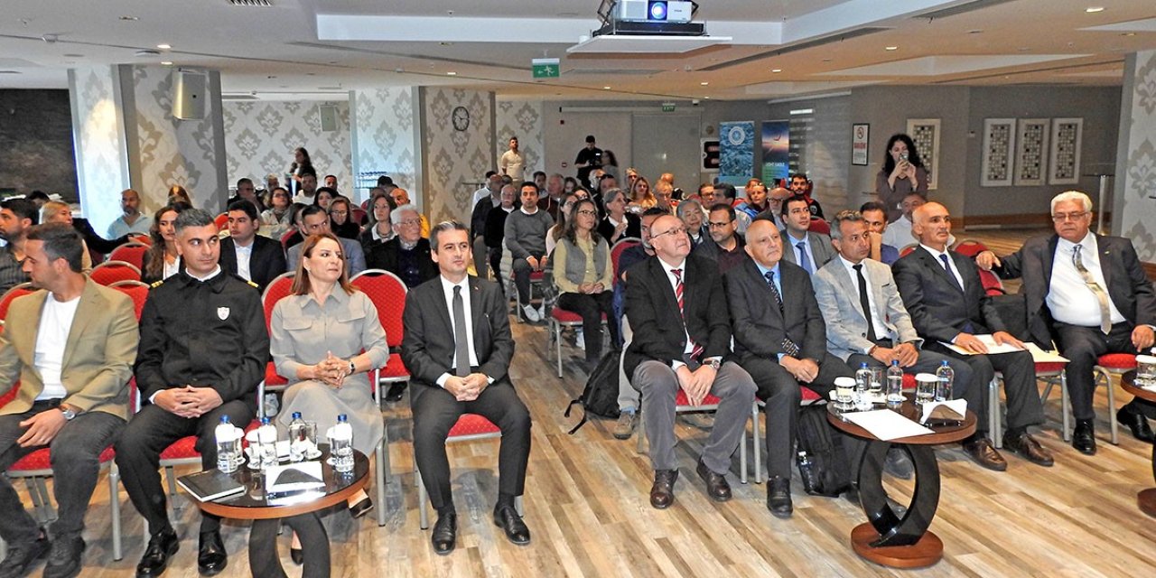 "Çeşme Yarımadası Deniz Çevresi Sorunları ve Çözümleri Çalıştayı" gerçekleştirildi