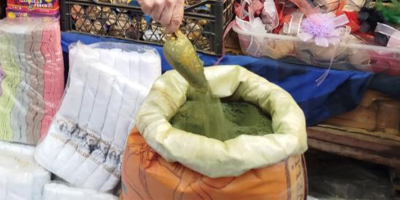 Kemeraltı esnafından teröristbaşının cenazesi için bir çuval kına