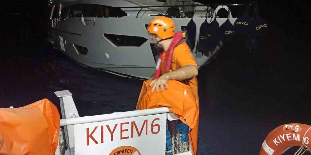 Makine arızası yapan lüks tekneyi KIYEM ekipleri kurtardı