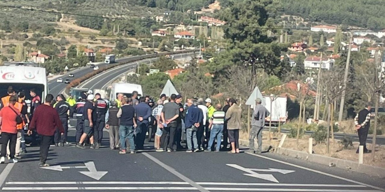 Ölümlü kaza sonrası yolu kapattılar