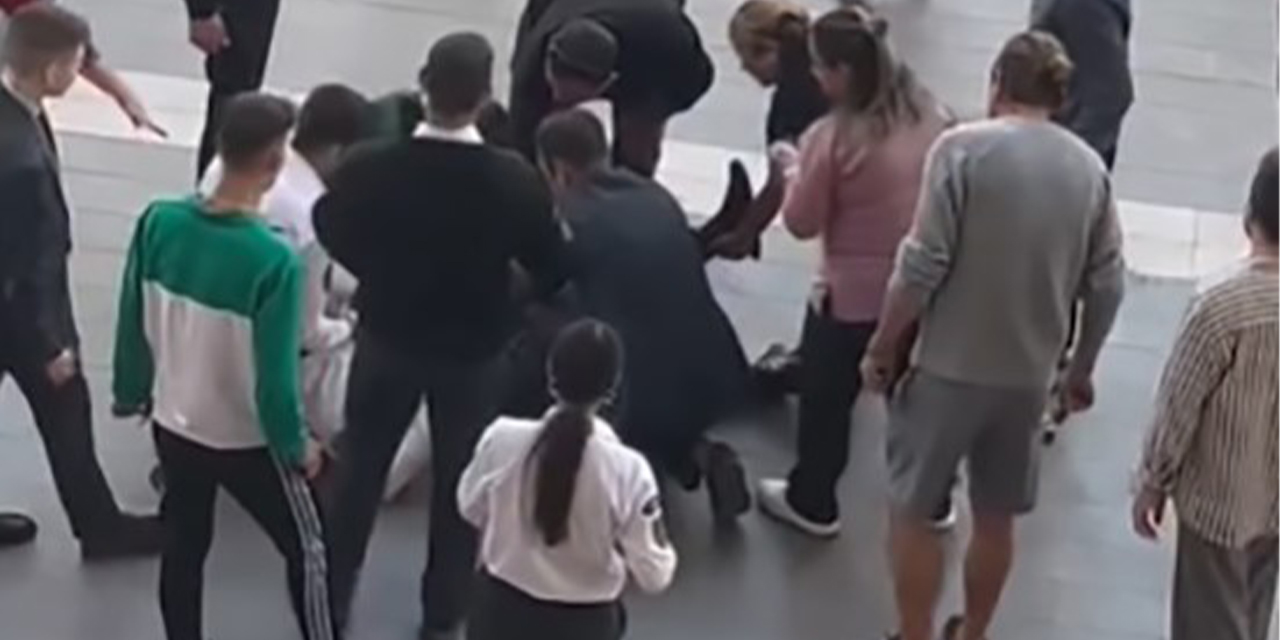15 yaşındaki çocuklar güvenliği bıçakladı