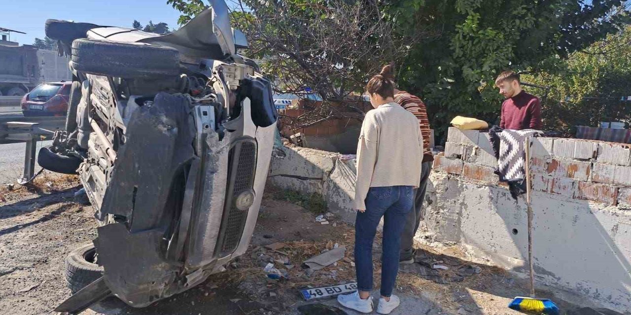 Kontrolden çıkan araç yan yattı