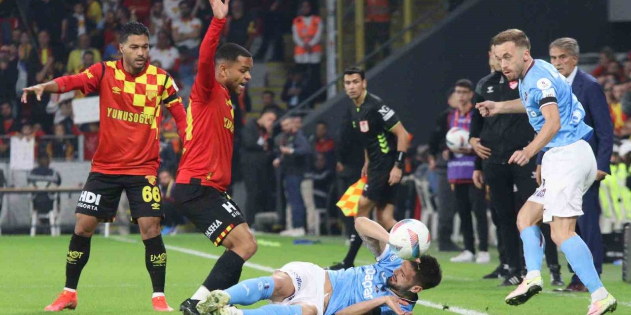 Trendyol Süper Lig: Göztepe: 0 - Trabzonspor: 0 (İlk yarı)