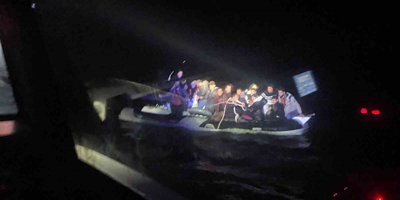 Datça’da 9’u çocuk 15 düzensiz göçmen kurtarıldı
