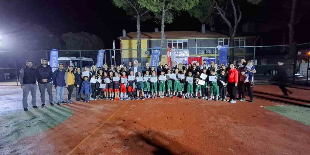 Ula’da küçükler basketbol gösteri maçı düzenlendi