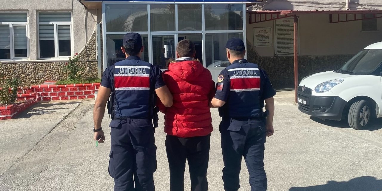Kuşadası’nda 14 yıl hapis cezası ile aranan şahıs yakalandı