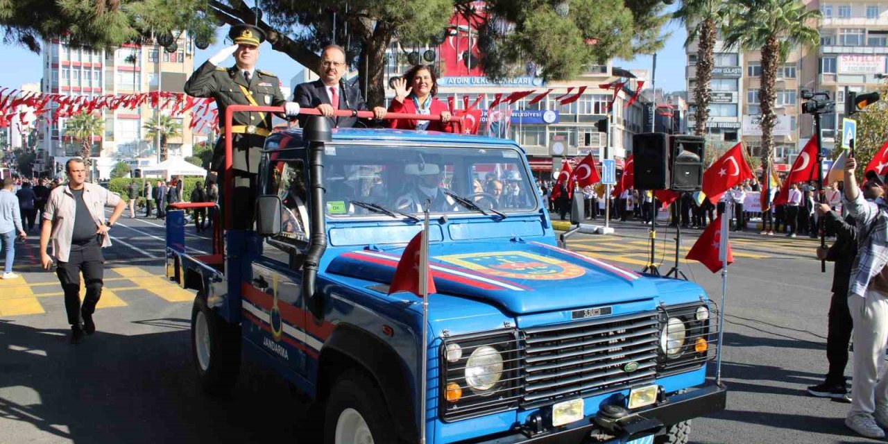 Aydın’da 29 Ekim Cumhuriyet Bayramı coşkuyla kutlandı