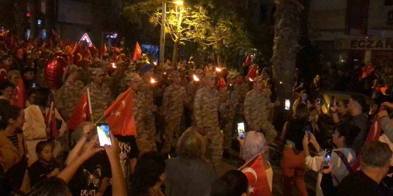 Datça’da ’Cumhuriyet’ coşkusu fener alayı ile taçlandı