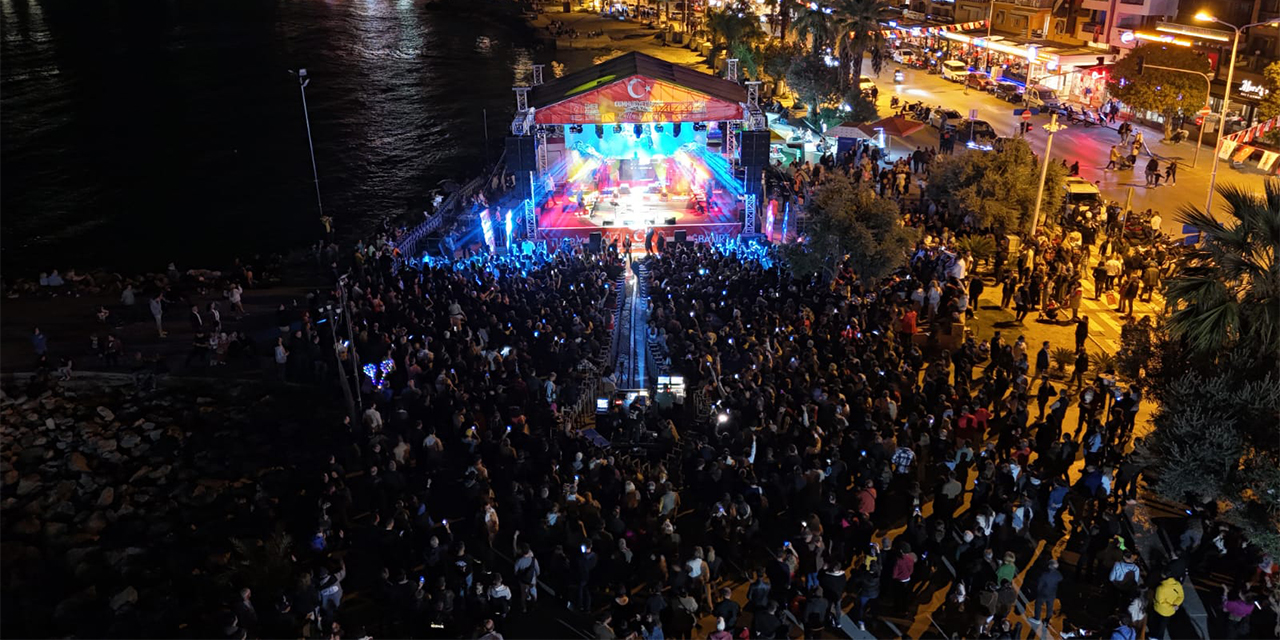 Kuşadası’nda Cumhuriyetin 101’inci yılı doyasıya kutlandı