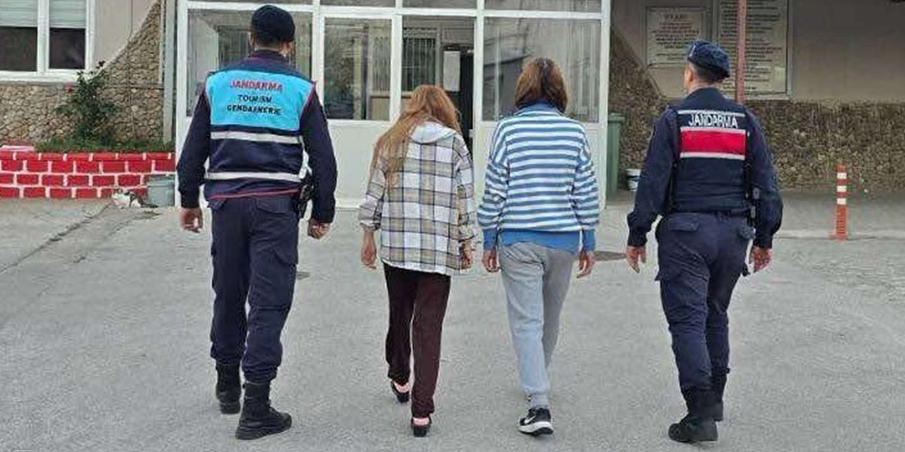 Plastik şişe ile kapıları açıp, evleri soyuyorlardı