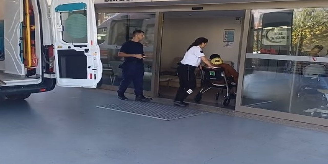 Göçmen teknesi kayalıklara çarptı: 4 yaralı