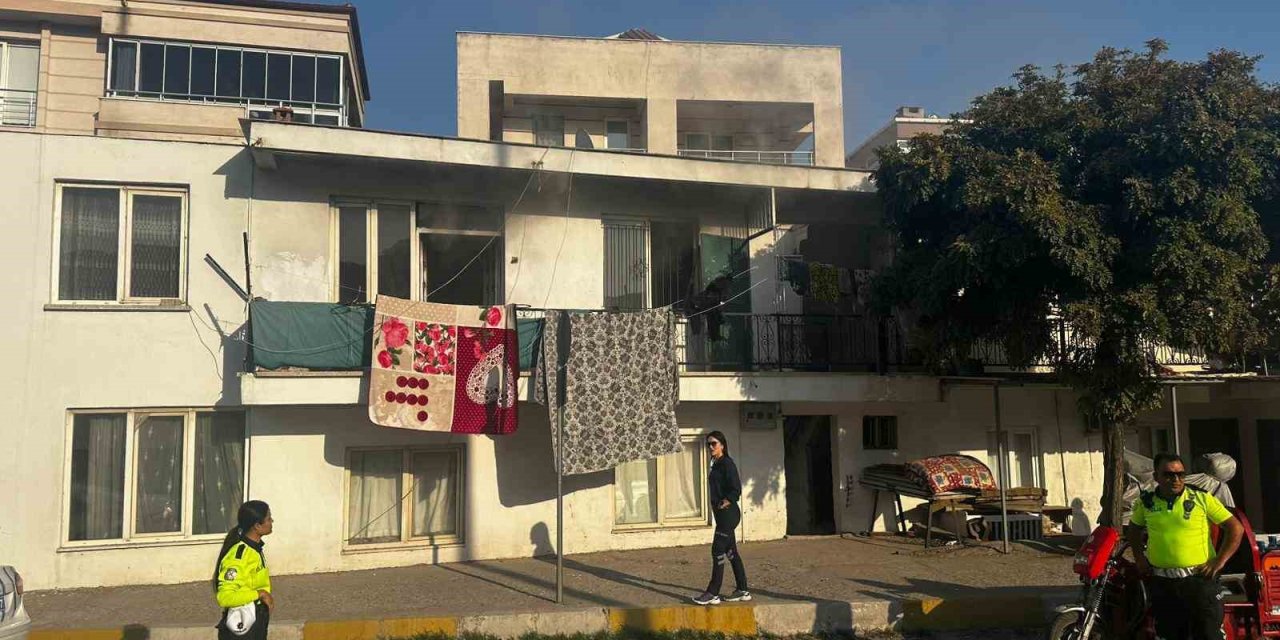 Trafik polisleri yangının büyümesini önledi