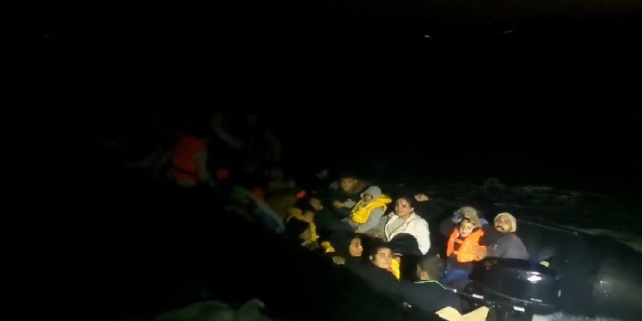 İzmir açıklarında 24’ü çocuk 53 düzensiz göçmen yakalandı