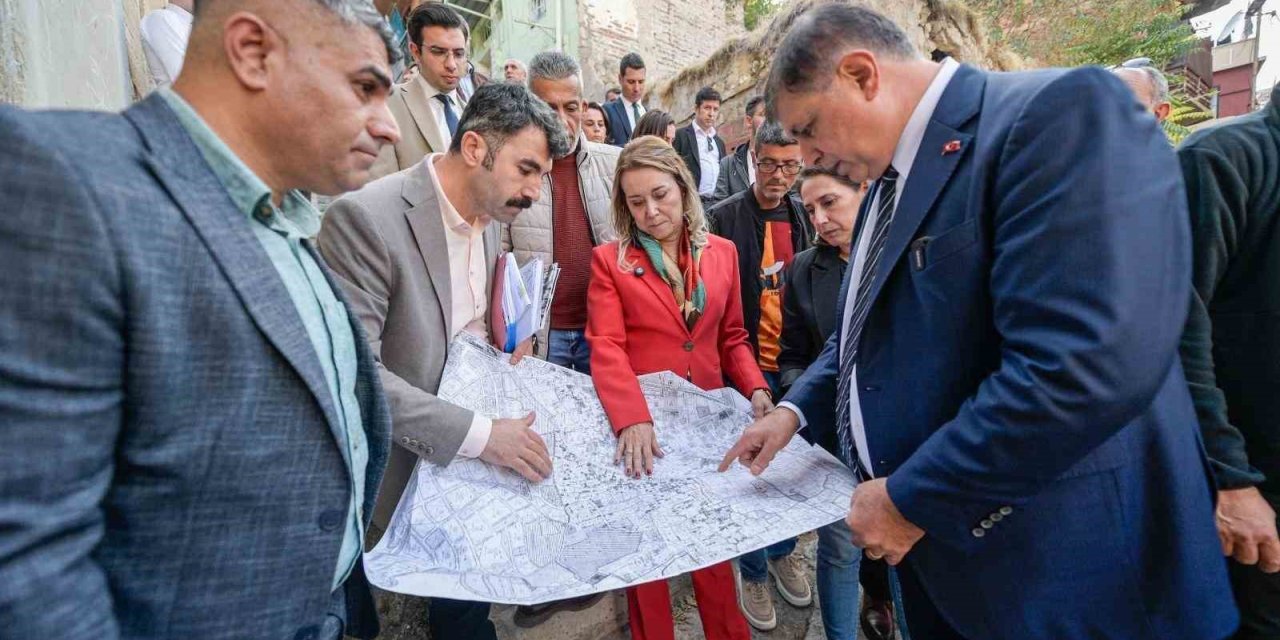 İzmir’de tarihi mahalleler mercek altında