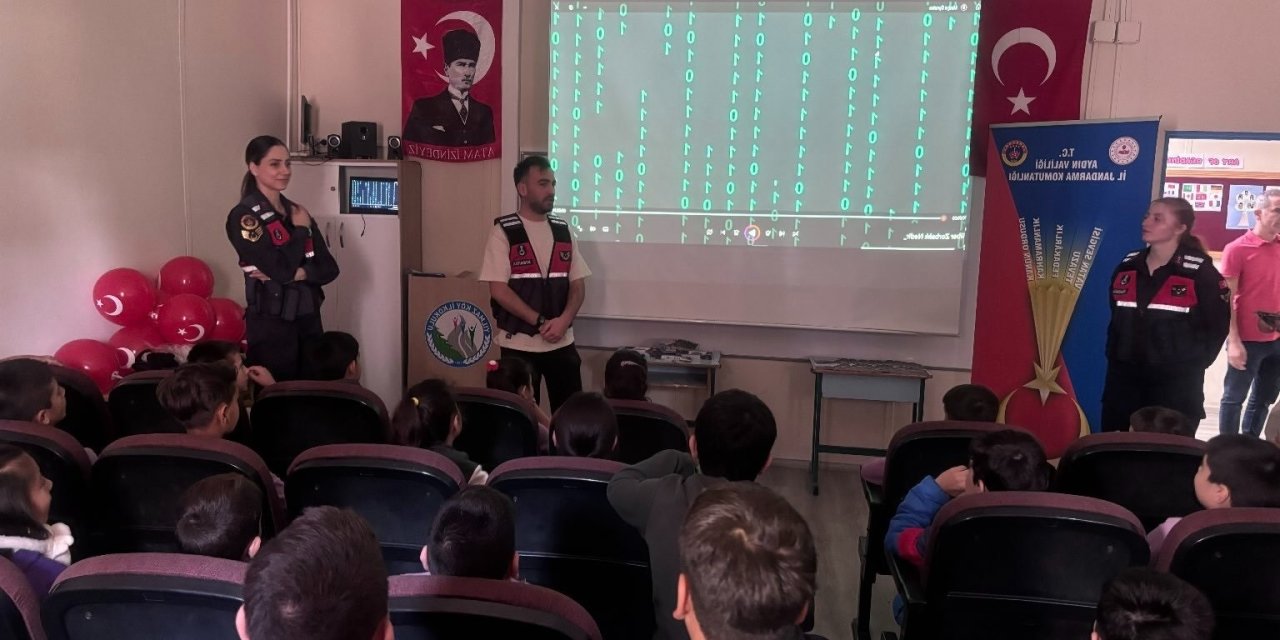 Jandarmadan 198 öğrenciye ‘siber’ eğitim