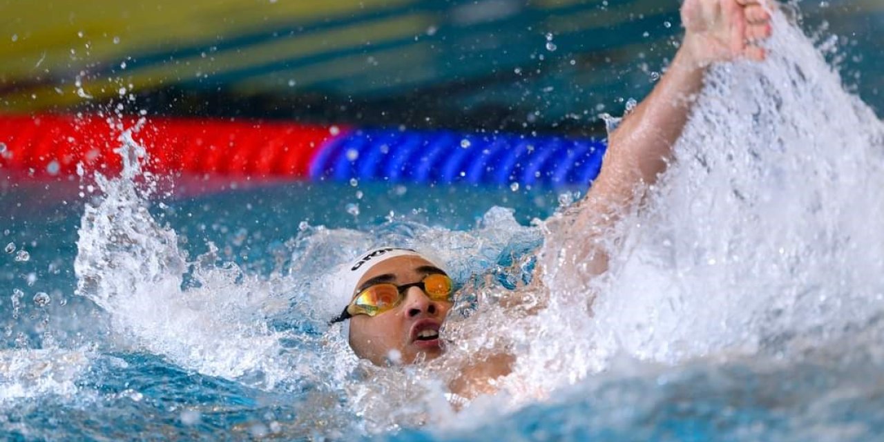 Milli yüzücü Deniz, Bahreyn’i salladı