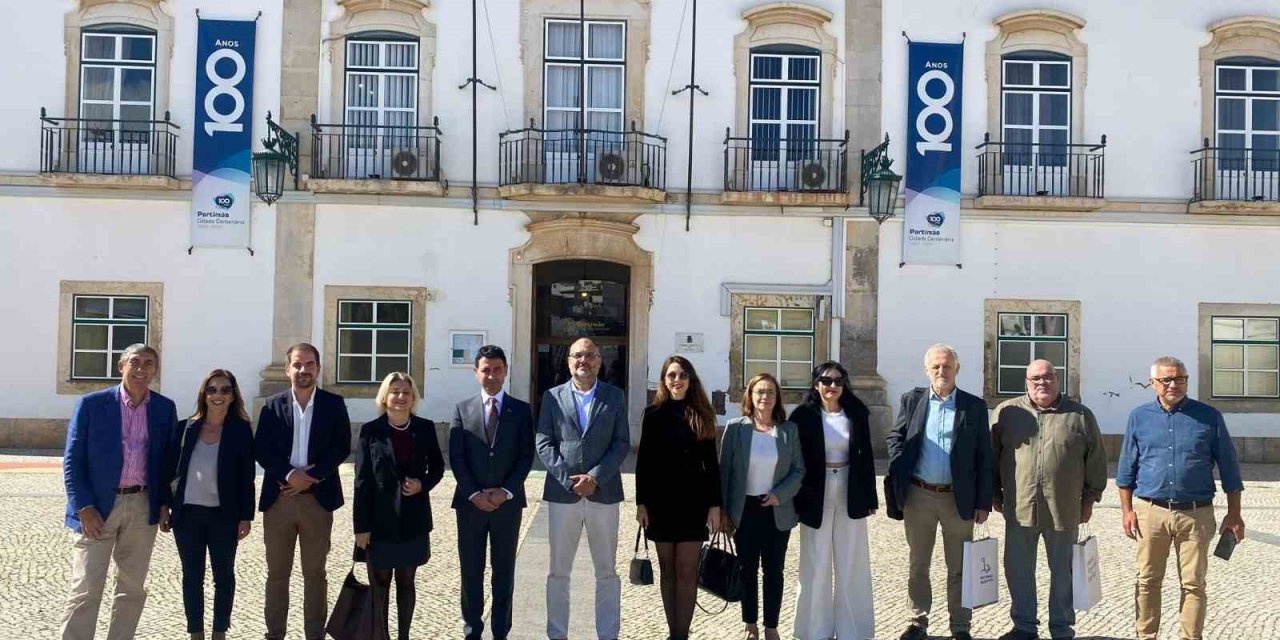 Bayraklı heyetinden Portekizli kardeş belediyeye ziyaret