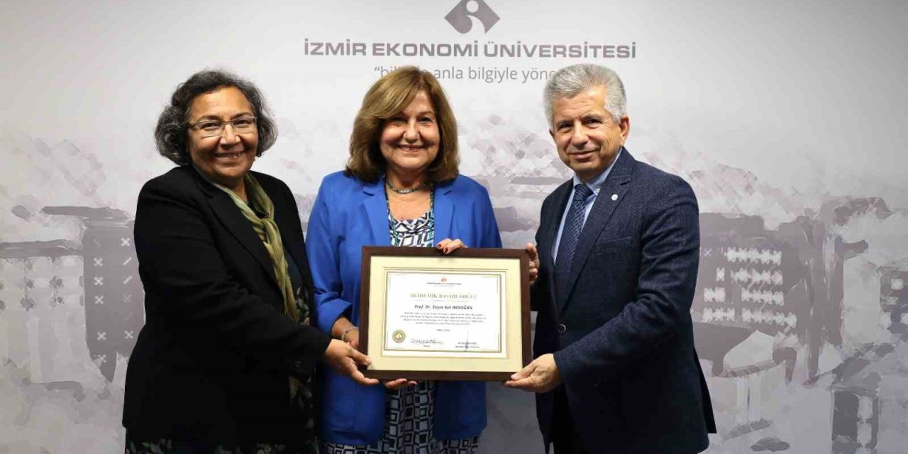 İEÜ’lü profesöre ‘uluslararası’ gurur