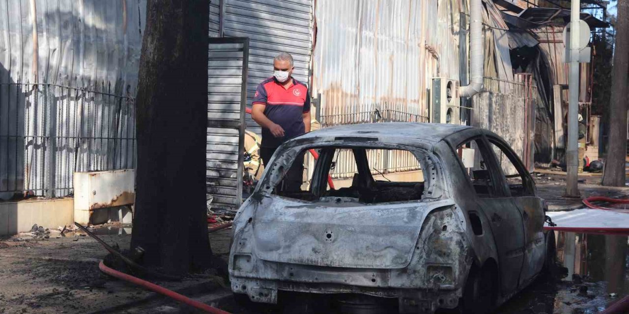 İzmir’de kimya fabrikasında yangın ve patlamalar: 2 yaralı