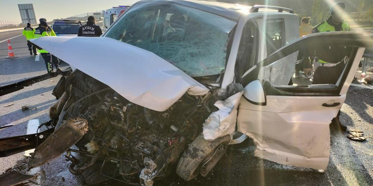 Bariyerlere çarpan ticari araç içerisinde sıkıştı: 1 yaralı