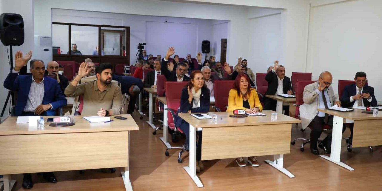 Efeler’de 2 pazar kaldırıldı