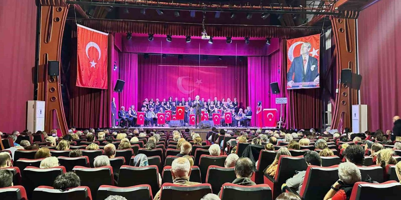 Büyükşehir 100 yaş evi üyelerinden ‘Ata’ya Saygı’ konseri