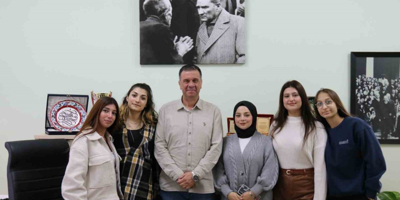 Üniversite öğrencilerinden Başkan Ercan’a festival teşekkürü