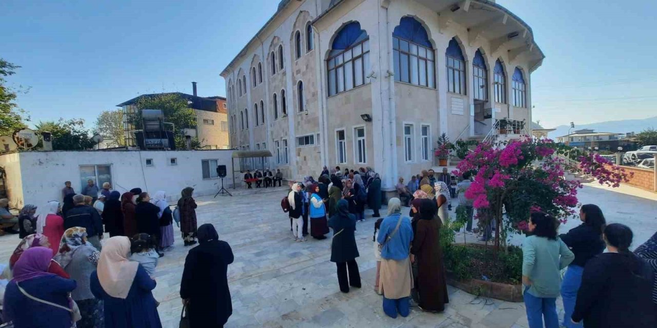 Köyceğiz’de umreciler dua ve tekbirlerle uğurlandılar