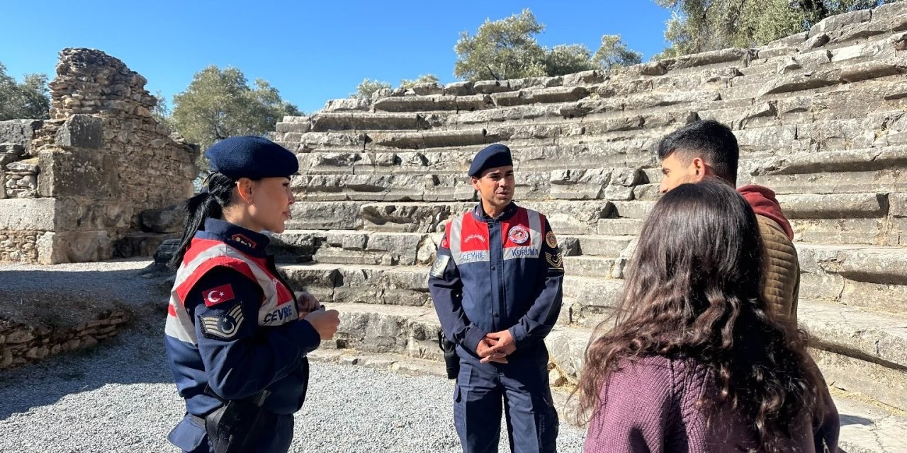 Jandarma ekipleri vatandaşları bilgilendirdi