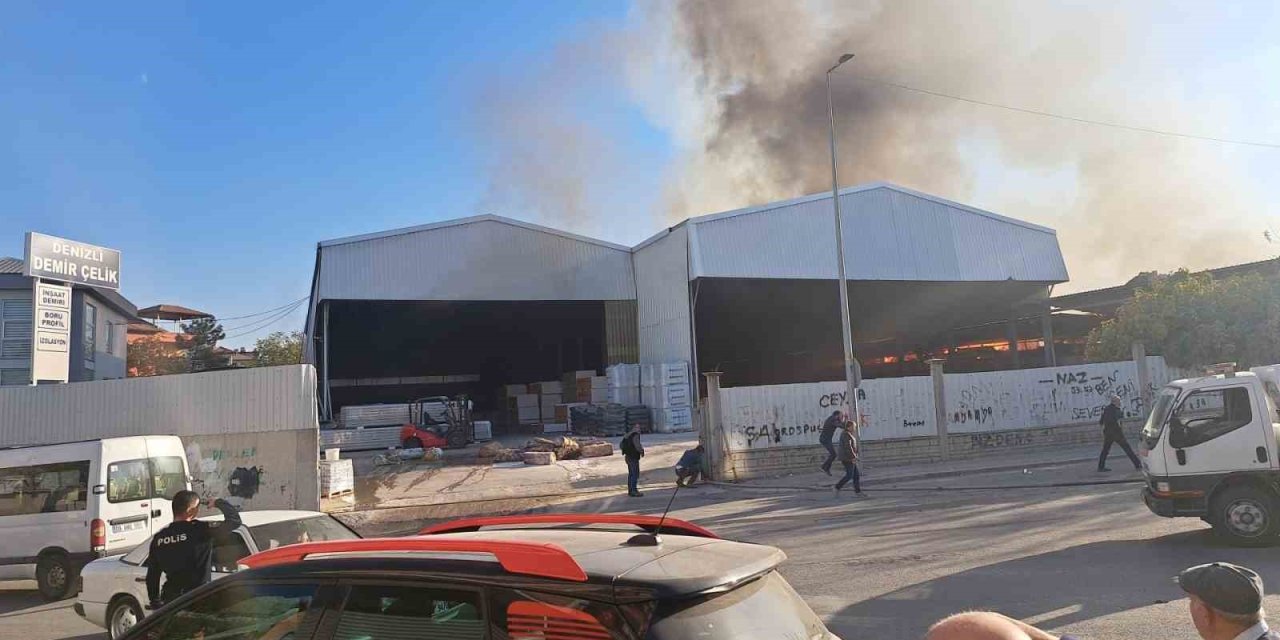 Denizli’de inşaat malzemesi fabrikasında yangın