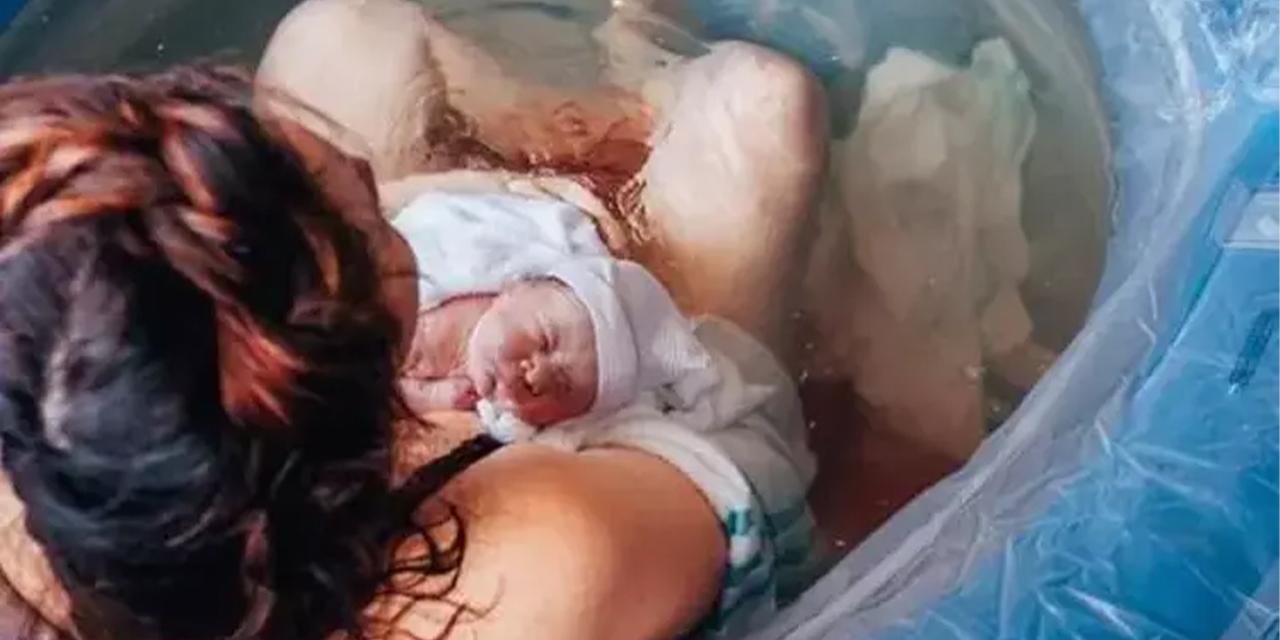 Suda doğum, süreci kısaltıyor, ağrıyı hafifletiyor!