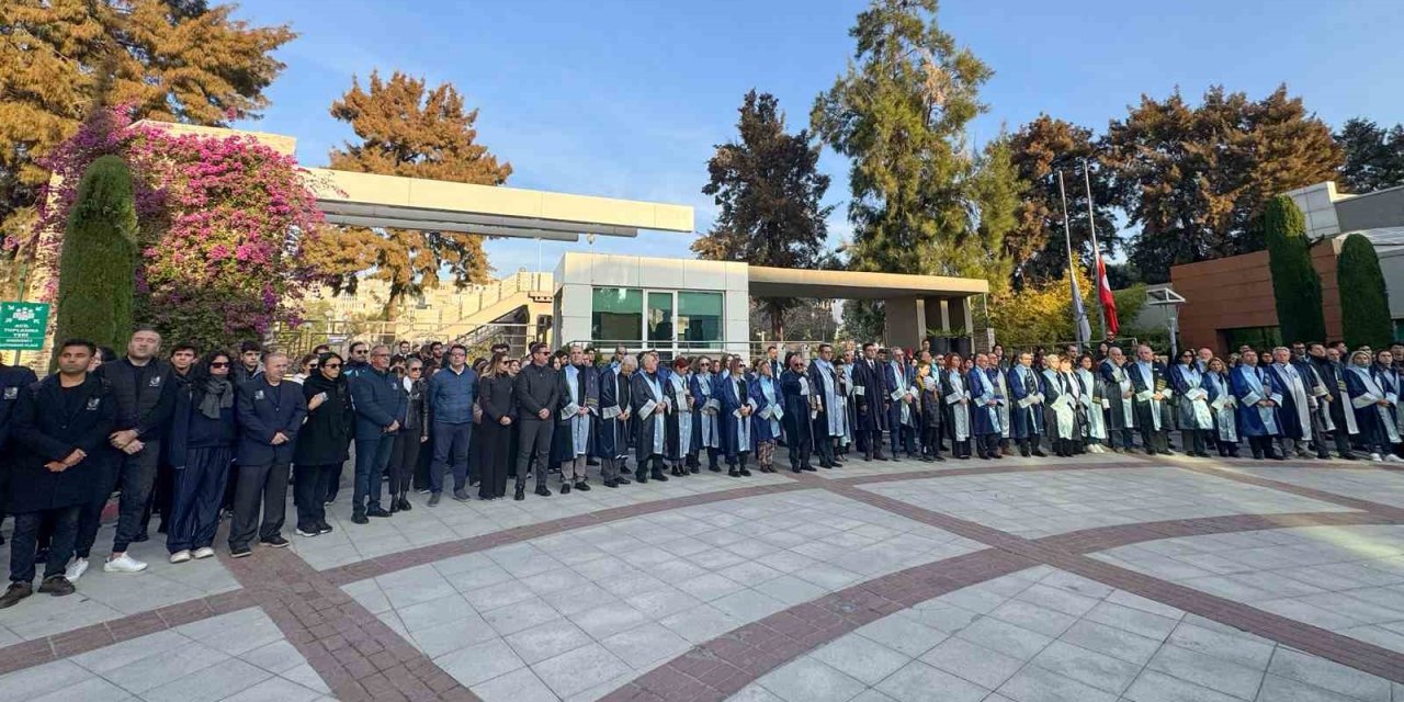 Yaşar Üniversitesi, 10 Kasım’da Ata’yı andı