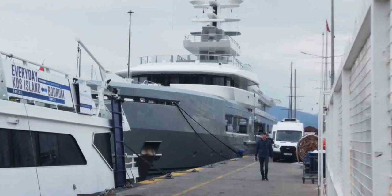 Mega yat ‘Cloudbreak’ Fethiye’de 135 bin litre yakıt aldı