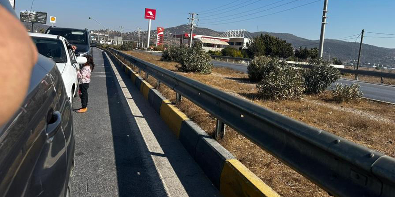 Karayolunda dilendirilen küçük çocukları adeta ölümle dans ettiriyorlar