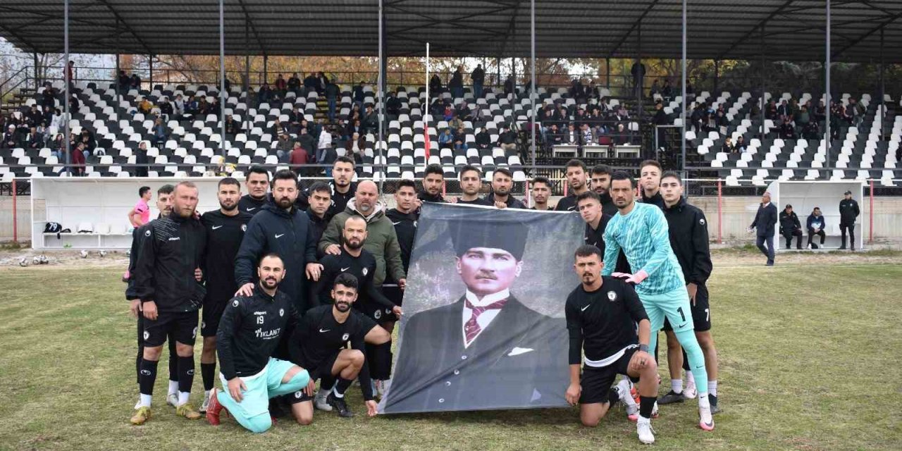 Çal Belediyespor liderliğini sürdürüyor