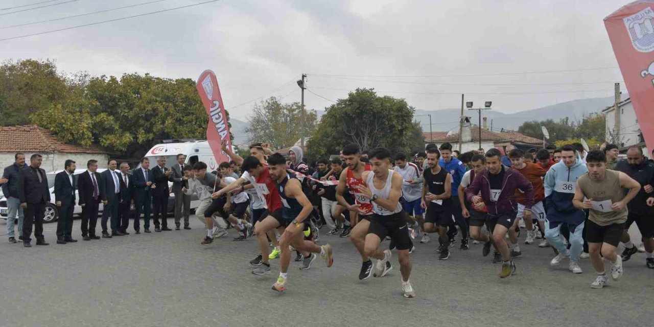 MSKÜ’de Atatürk’e Saygı için koştular