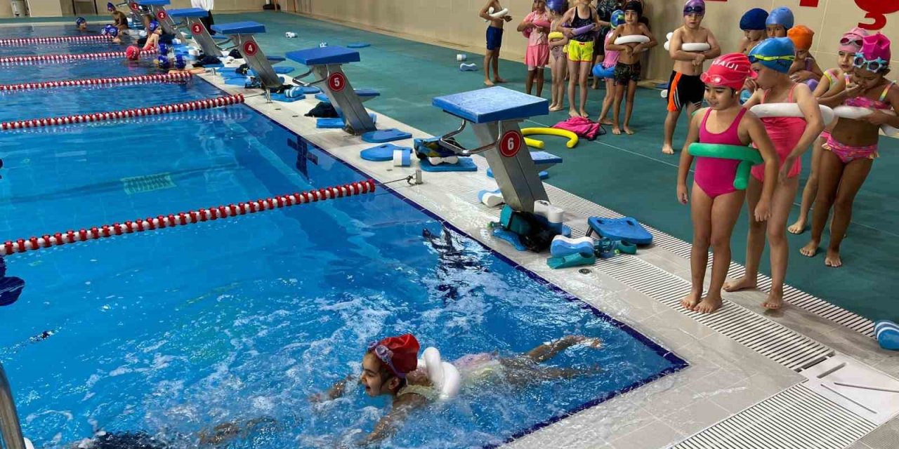 Nazilli’de minikler suyla buluşmaya devam ediyor