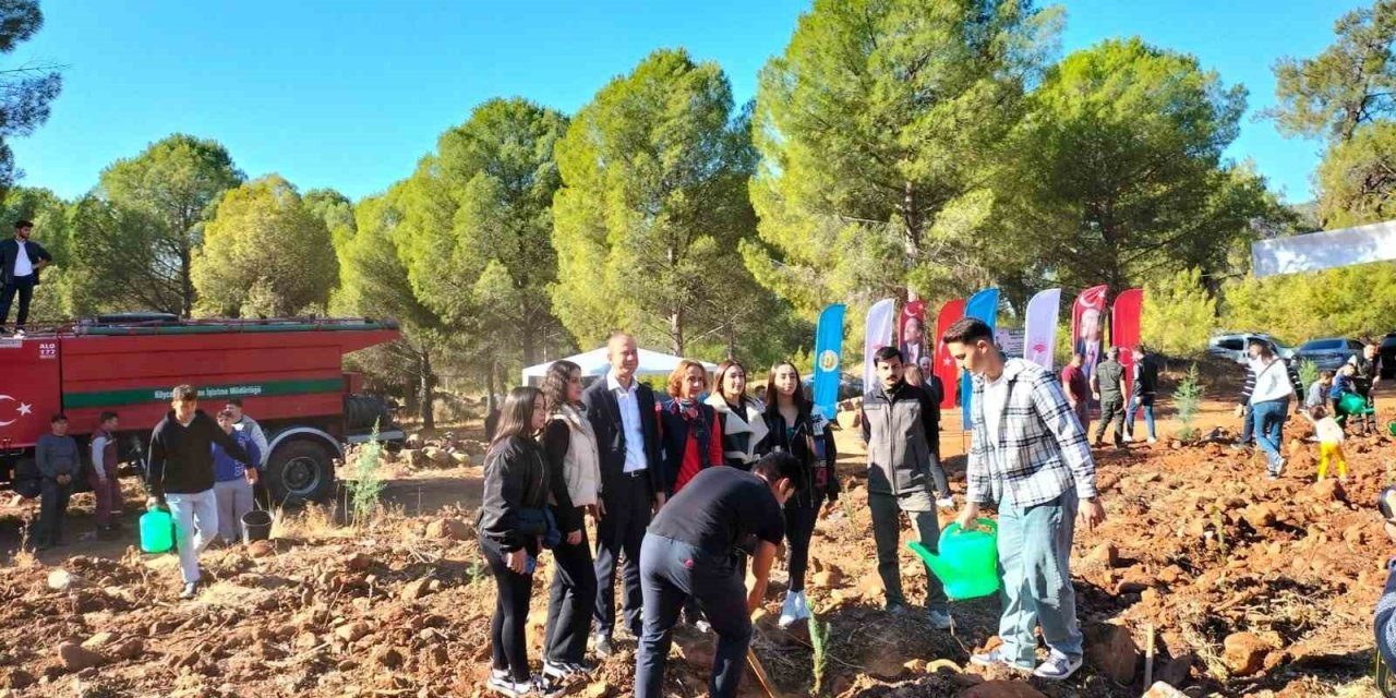 Köyceğiz’de bin 111 fidan dikildi