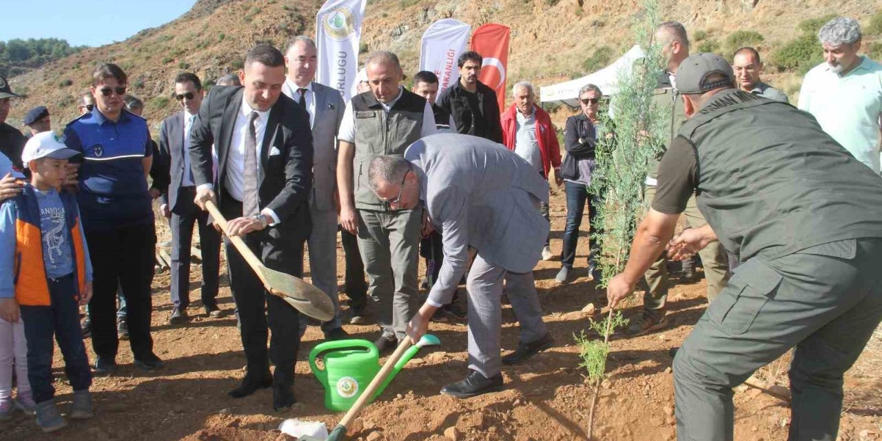 Fethiye’de geleceğe nefes için 5 bin fidan toprakla buluştu