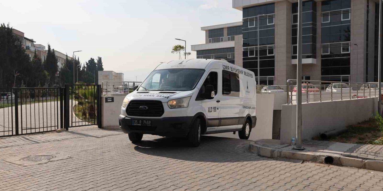 İzmir’deki yangın faciasında ölen 5 kardeşin cenazesi teslim alındı