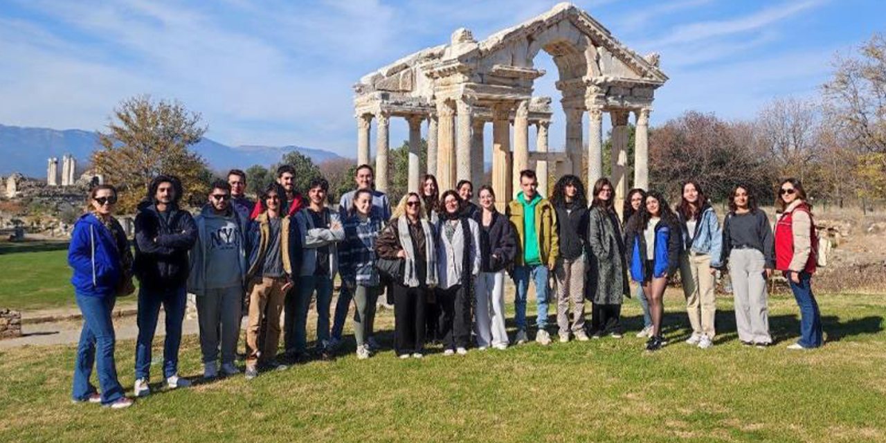 Gençler, tarih dolu bir gün geçirdi