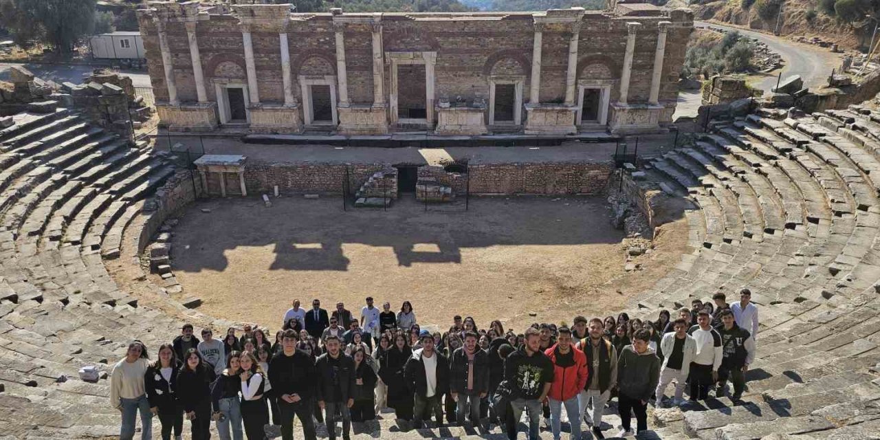 Sultanhisar’da öğrencilerden tarihi gezi