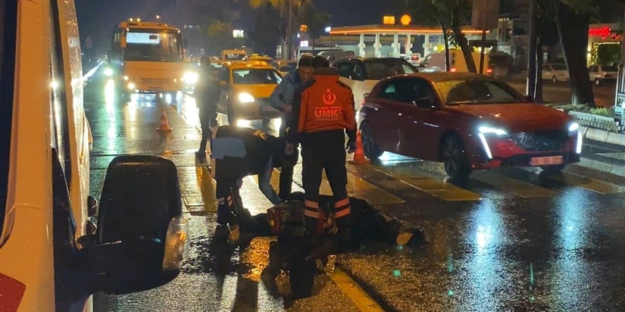 Yolun karşısına geçen yayaya otomobil çarptı: 1 ölü