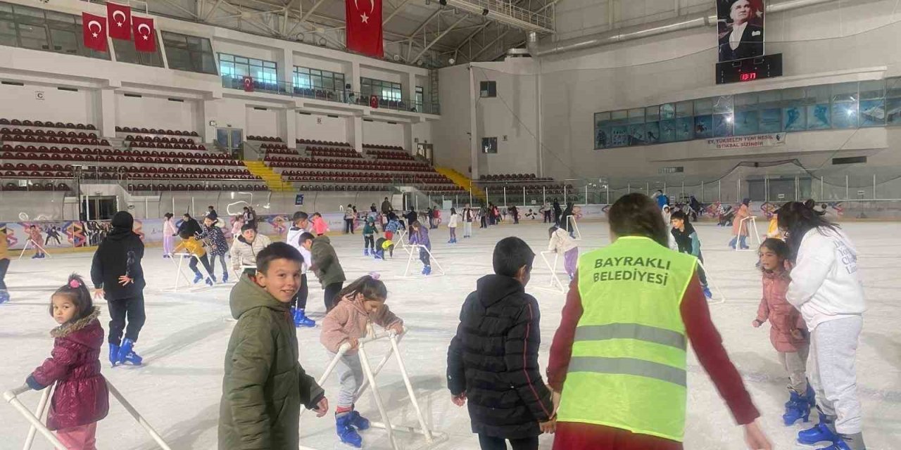 Bayraklılı çocuklar tatilin keyfini yaşadı