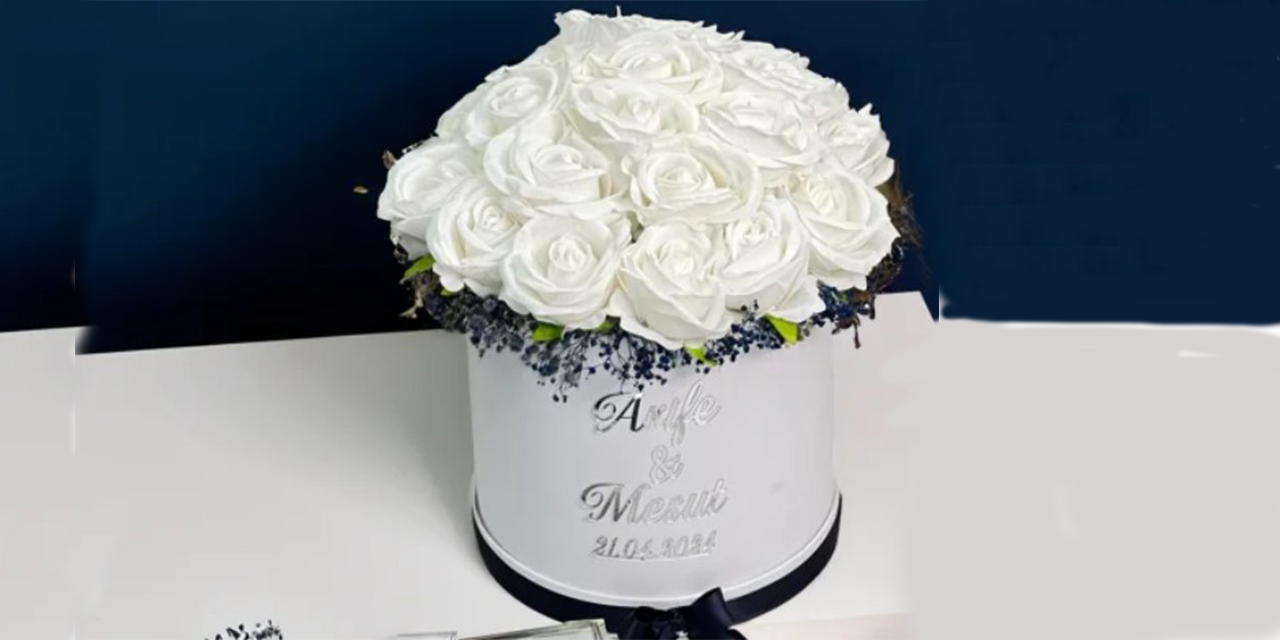 AluraFlowers'ın beyaz gül buketi koleksiyonu