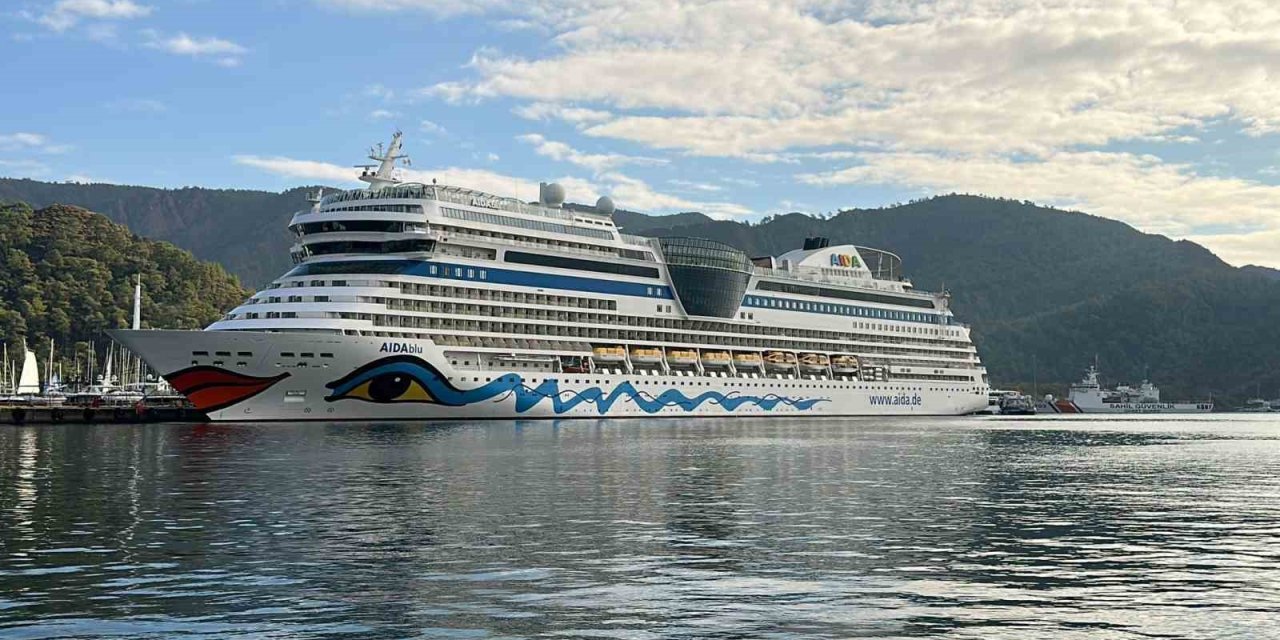 Dev yolcu gemisi Marmaris’e demir attı